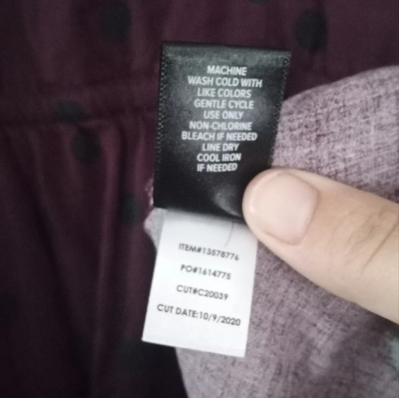 Torrid Babydoll Stretch Challis Top Burgundy With Navy Blue Polka Dots Size 2 2X - Picture 11 of 11